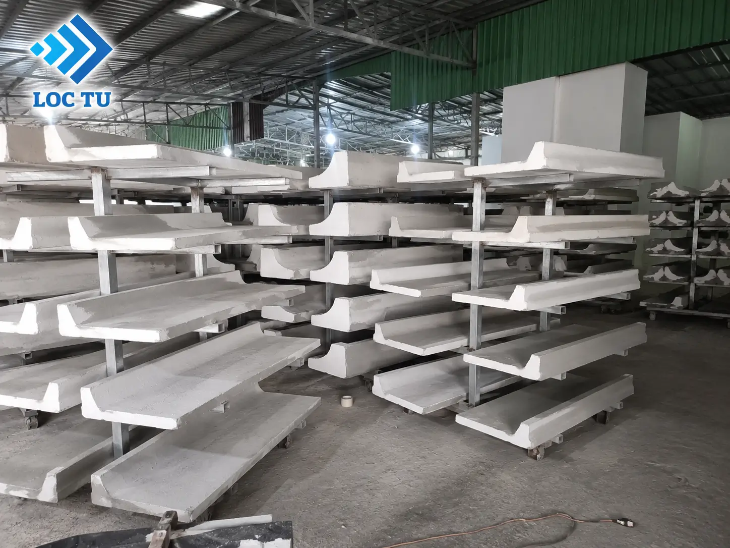 Phào chỉ xốp siêu nhẹ phù hợp với nhiều hạng mục như trần nhà, tường, mặt tiền và các chi tiết trang trí
