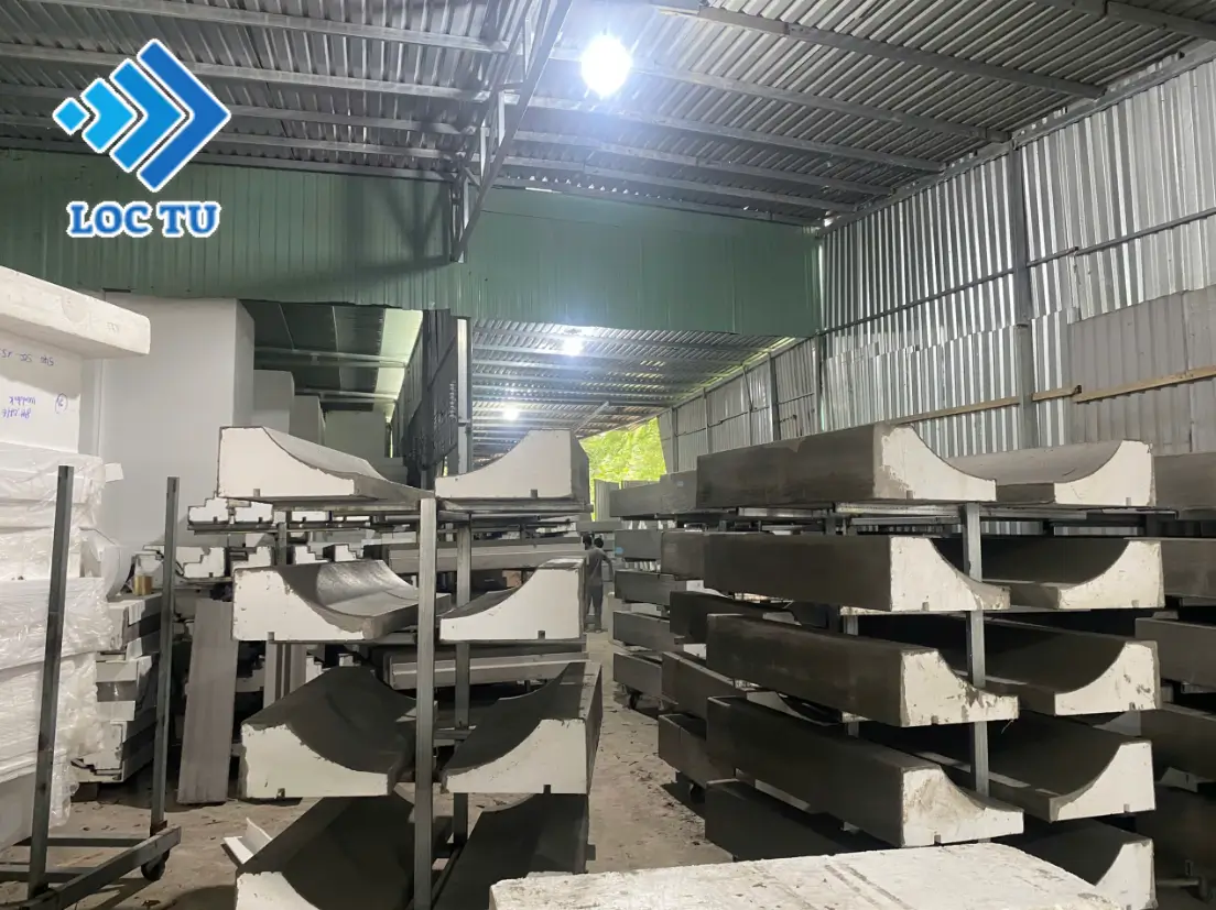 Phào chỉ xốp bê tông nhẹ được bố trí đồng bộ, tạo nên tổng thể cân đối và sang trọng