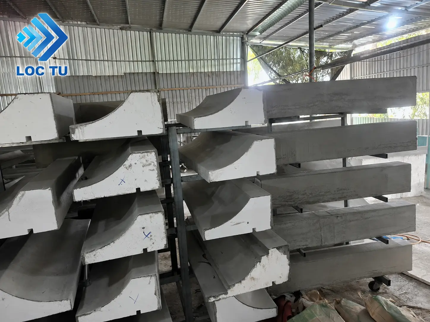 Thiết kế phào chỉ xốp siêu nhẹ với trọng lượng thấp, thuận tiện cho quá trình vận chuyển và thi công
