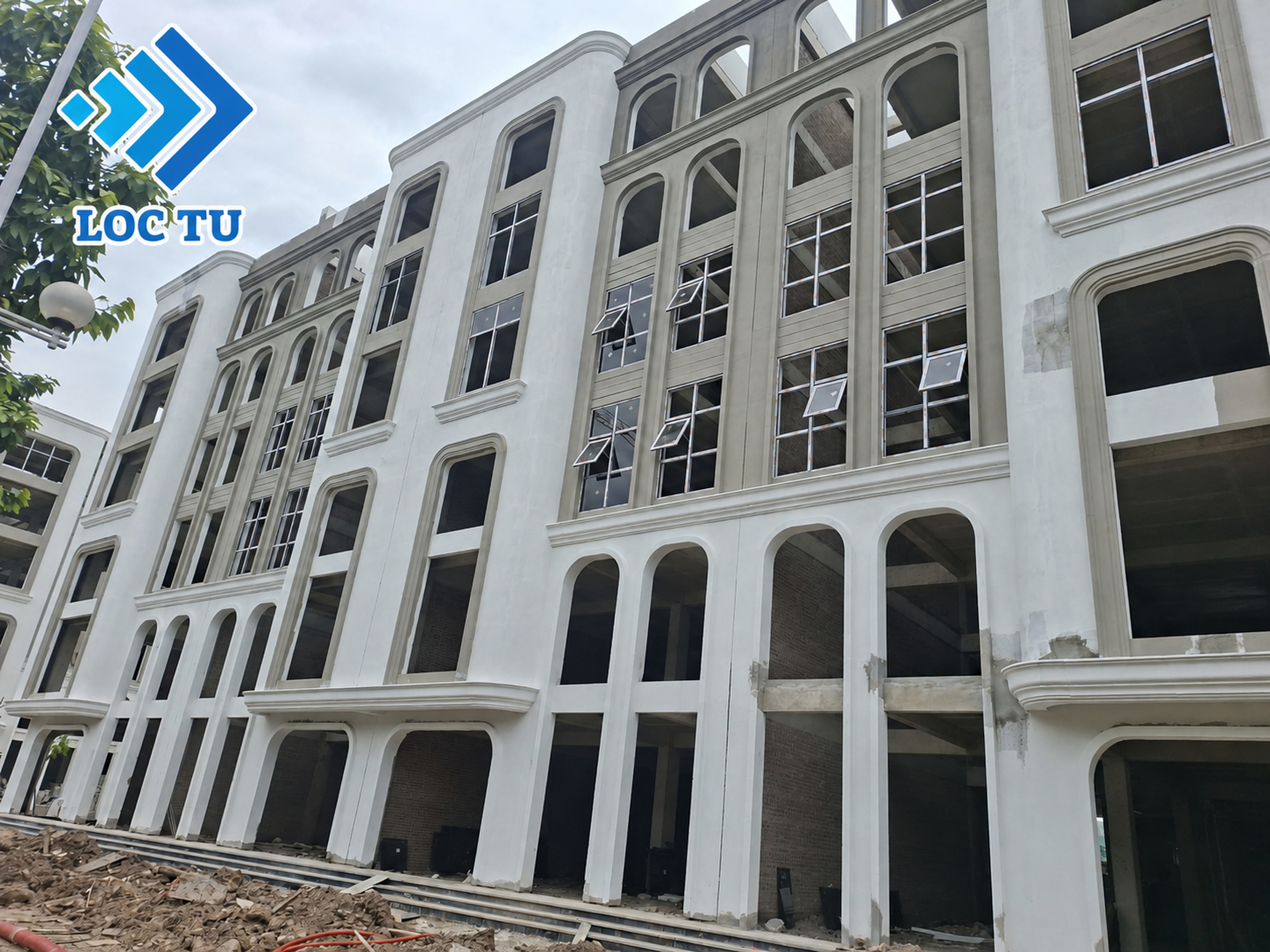 Phào chỉ xốp EPS siêu nhẹ tạo điểm nhấn tinh tế cho mặt tiền nhà phố và biệt thự
