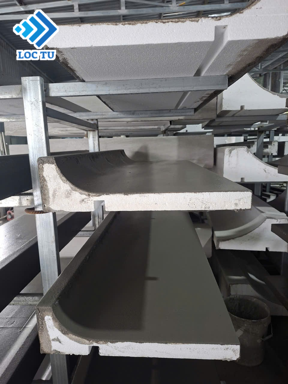 Phào chỉ EPS tỷ trọng cao giúp tạo nên những đường nét kiến trúc sắc sảo và bền đẹp cho công trình.