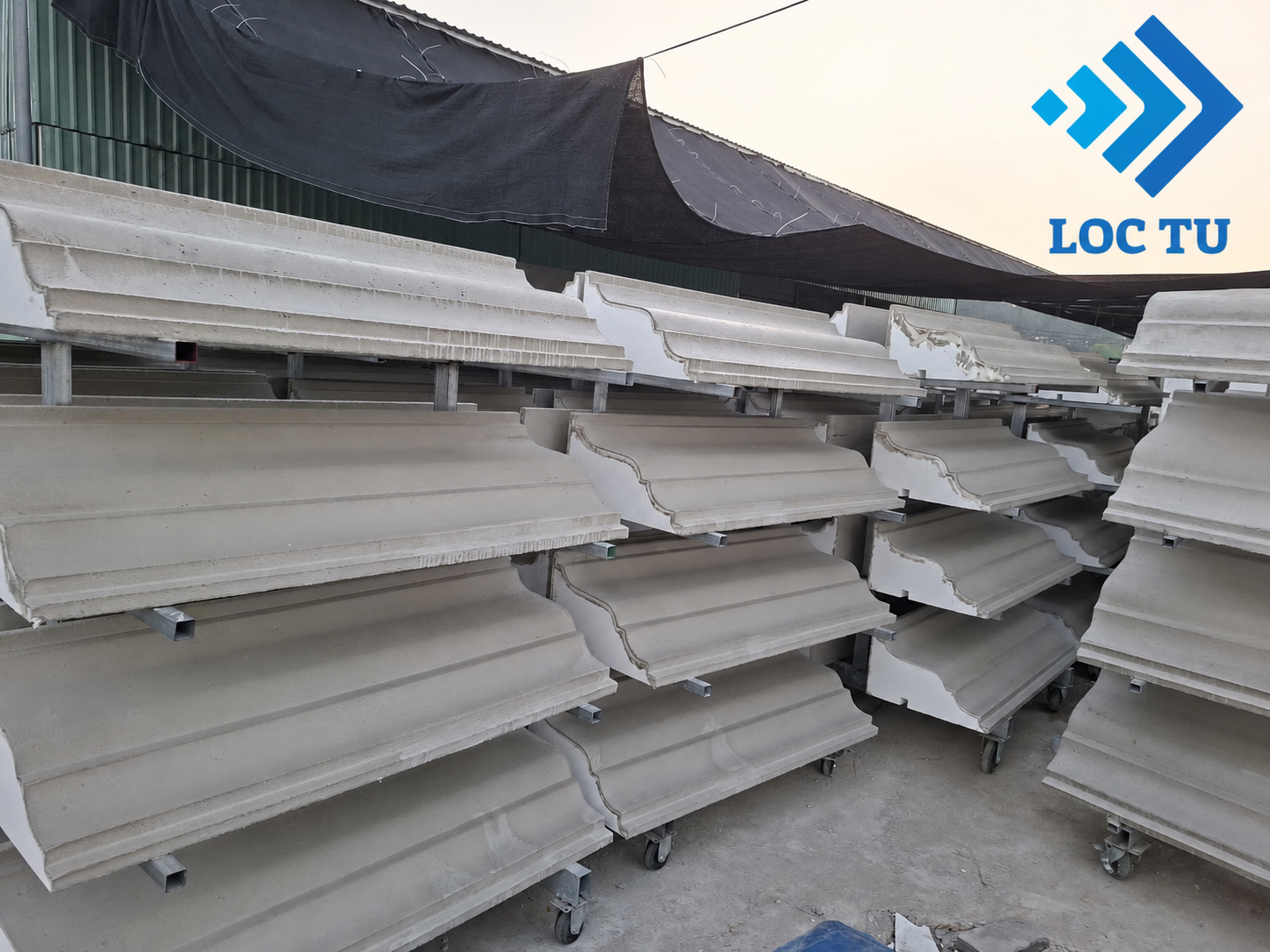 Phào chỉ xốp biệt thự góp phần hoàn thiện kiến trúc với vẻ đẹp sang trọng và đồng nhất.
